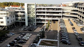 Stammsitz der Emil-Frey-Gruppe Deutschland: die Schwabengarage (Innenhof) an der Cannstadter Straße in Stuttgart. (Emil Frey Gruppe Deutschland)
