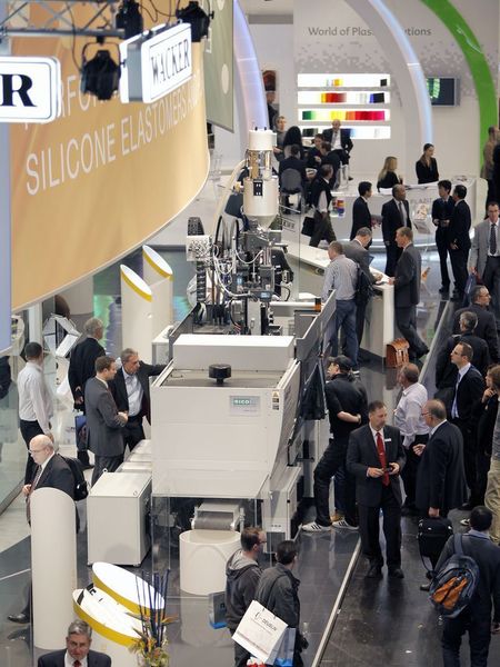 Neuheiten aus der Silikonchemie präsentierte Wacker auf der K 2010. (Archiv: Vogel Business Media)