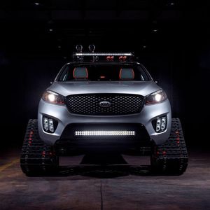(Kia)
