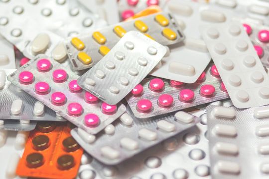 Arzneimittel stellen hohe Anforderungen an Barriereeigenschaften, Hygiene und Patientensicherheit. Die PPWR berücksichtigt diese besonderen Anforderungen mit spezifischen Regelungen und Ausnahmen – vor allem bei Primärverpackungen.(Bild:  Pixabay)