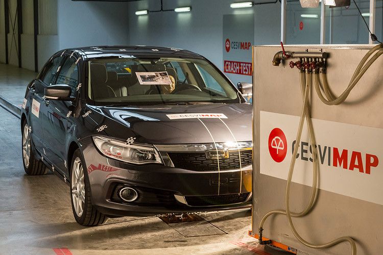 Die Front- und Seitencrashs brachen laut dem Institut sehr gute Ergebnisse hervor, ... (Foto: Cesvimap)