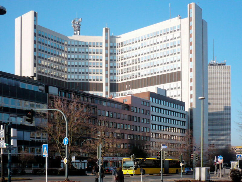 Platz 27: RWE mit einem Gehaltsgefälle von 31 (Bild zeigt Hauptsitz RWE Power in Essen-Südviertel) (Von Wiki05 - Eigenes Werk, Gemeinfrei, https://commons.wikimedia.org/w/index.php?curid=5827356)