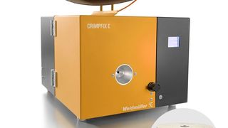 Mit dem elektrisch betriebenen Abisolier- und Crimpautomat Crimpfix E lassen sich Aderendhülsen mit Kunststoffkragen als Rollenware rationell verarbeiten. Detail: Aderendhülsen-Rollenware im Leiterquerschnittsbereich von 0,5 bis 2,5 mm2. (Weidmüller)