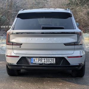 Das Heckdesign ist außergewöhnlich. Die Allradversion eignet sich dank einer Anhängelast  bis zu 2.200 Kilogramm gut als Zugfahrzeug.(Bild:  Mauritz – VCG)