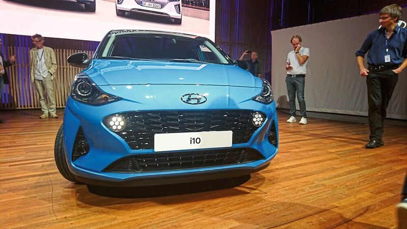 Hyundai stellt auf der IAA den neuen i10 vor. Die breite Frontschürze mit den großen Lufteinlässen soll die Aerodynamik verbessern und gibt dem Modell eine sportlichere Optik. (Sven Prawitz/»Automobil Industrie«)