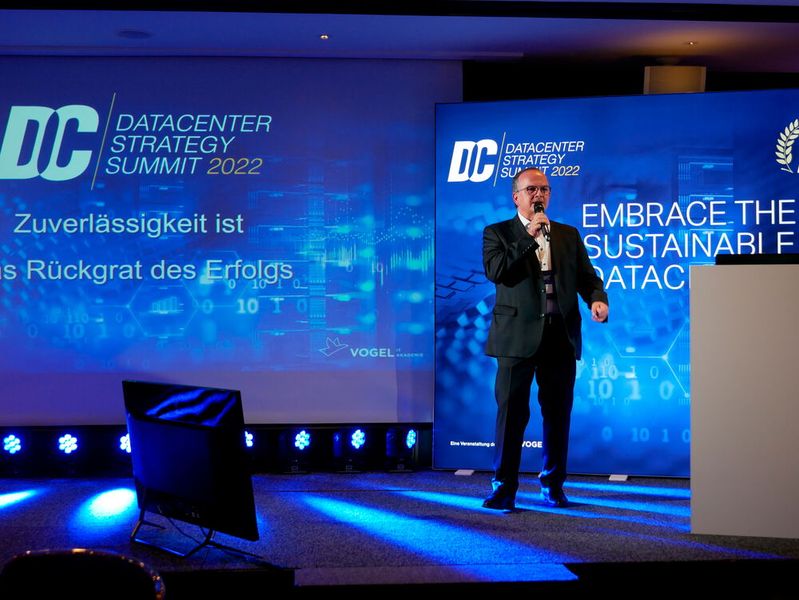 Erwin Brenneis von Juniper plädierte für Zuverlässigkeit als Rückgrat des Erfolgs. (Bild: Vogel IT-Medien GmbH)