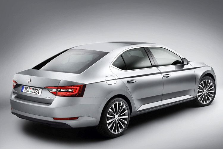 Unabhängig von den Geschmacksfragen des Exterieurs haben die Insassen des Superb ein großes Raumangebot dank eines Radstands von 2,84 Metern. (Foto: Skoda)