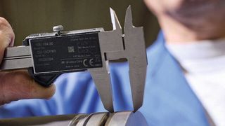 Durch Re-Engineering weitet Kolbenschmidt sein Kolbenprogramm für den Ersatzmarkt aus. Heute für Lkws, zukünftig vielleicht auch für Oldtimer. (Bild: Rheinmetall)