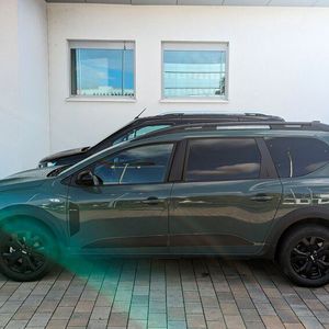 1. Das Konzept: Mit 4,55 Metern Länge und 1,67 Metern Höhe zeigt der Jogger eher die Proportionen eines klassischen Kombis – während der Toyota Proace City mit 4,40 bzw. 1,88 Metern deutlich kürzer und höher ist.(Bild:  Rosenow – VCG)