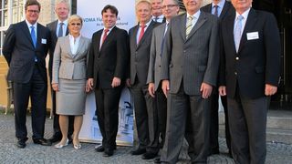 Der neu gewählte Vorstand des Fachverbands Fluidtechnik für die Wahlperiode 2011 bis 2014 (v.l.n.r.): Christian H. Kienzle (Argo-Hytos), Heribert Rohrbeck (Bürkert), Ingrid Hunger (Hunger DFE), Hartmut Rauen (VDMA), Wolfgang Altmann (Bosch Rexroth), Günter Schrank (Parker Hannifin), Daniel Waller (Bucher), Bernhard Herzig (Weber-Hydraulik), Dr. Ansgar Kriwet (Festo), Wolfgang P. Weißer (VDMA/CETOP). Nicht auf dem Bild: Mathias Dieter (Hydac), Karl Haeusgen (Hawe), Hartmut Hänchen (Hänchen), Thorsten Van der Tuuk (Linde Material Handling).  (Bild: VDMA)