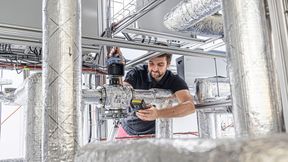 Prüfstand zur Untersuchung dampferzeugender Wärmepumpen für Prozesstemperaturen von 160 °C am Fraunhofer ISE.  (Bild: Fraunhofer ISE / Fotograf Michael Spiegelhalter)