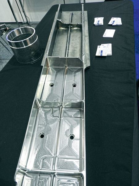 Avant fraisage, fabrication d'ébauches additives effectuée en cordons de soudure superposés. (Jean Guilhem)