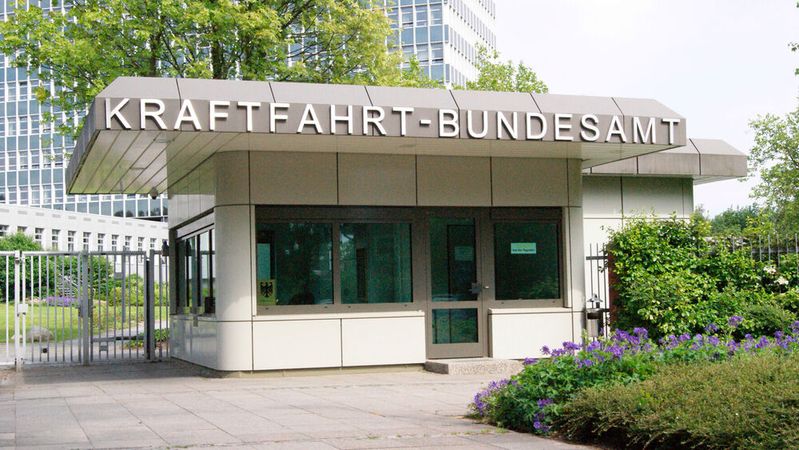 Das KBA ordnete im ersten Halbjahr Rückrufe für rund 850.000 Fahrzeuge an. (Bild:  KBA)