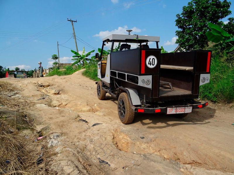 Die TU München hat ein Elektroauto für Afrika entwickelt. In Ghana wurde der erste Prototyp aCar unter realen Bedingungen getestet.  (TUM)