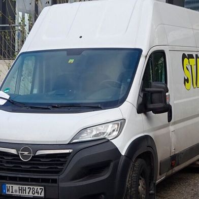 Die Autovermietung Starcar wird abgewickelt, doch die Marke könnte weiterleben. (Bild: Opel Movano "Starcar" / harry_nl / CC BY-SA 2.0 / flickr.com)