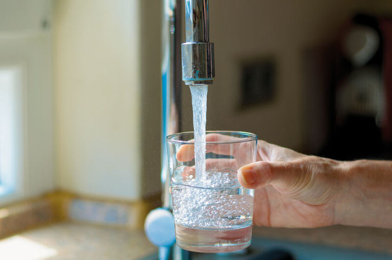 Abb. 1: Wasser gehört zu den am strengsten kontrollierten Ressourcen überhaupt. (© michaelheim/Fotolia.com)
