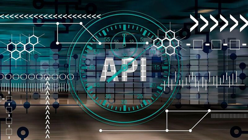 APIs ermöglichen es verschiedenen Software-Anwendungen, Daten auszutauschen und miteinander zu interagieren, ohne dass Details zu Implementierung bekannt sein müssen.
