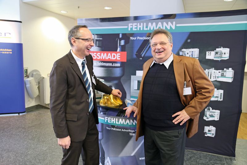 Es gab am Swissmem-Zerspanungsseminar auch unterhaltsame Themen wie hier zwischen Jürg Solenthaler (li., Fehlmann AG) und Dr. Tibor Cselle (Platit AG). (Bild: Matthias Böhm)