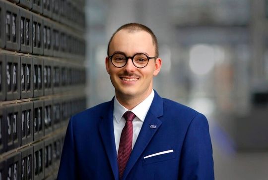 Das ist Felix Toepsch! Er ist frisch gebackener Leiter Teams Cargo Development bei der Fraport AG. Hier ein wenig mehr zu ihm ...(Bild:  Fraport)