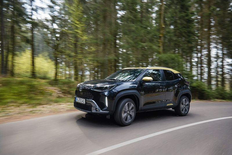 Mit seinen eckigen Radhausausschnitten könnte der Yaris Cross auch als kleiner RAV4 durchgehen. (Bild: Toyota)