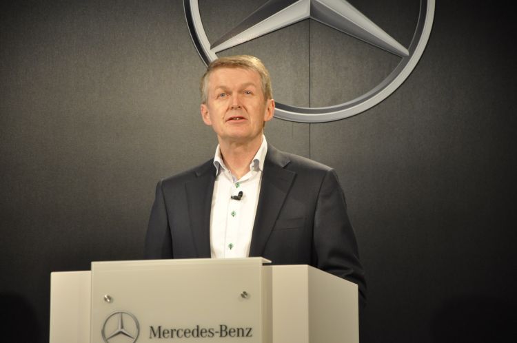 Daimler-Vorstand Thomas Weber: „Wir haben alle Register gezogen, um mehr Klasse in die Mittelklasse zu bringen.“ (Foto: Richter)