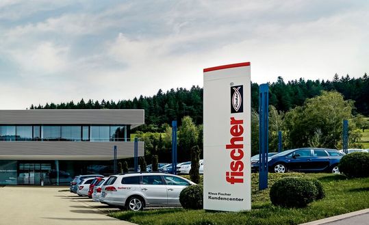 Die Zeiten sind schwer, der Probleme viele! Doch die Fischer-Unternehmensgruppe konnte sich nach eigenen Angaben behaupten, was das Geschäftsjahr 2025 angeht. Hier die Ergebnisse, die Erklärung dazu und eine Prognose für 2026 ...(Bild:  Fischer)