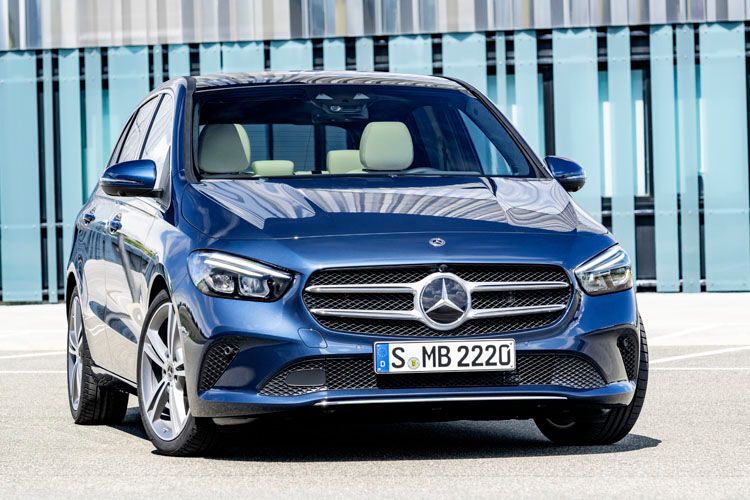 Zum Bestellstart im Dezember stehen zwei Benzin- und drei Dieseltriebwerke zur Wahl. (Daimler)