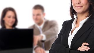 Gesetzliche Frauenquote: 76 % der Männer lehnen sie ab, aber nur 36 % der Frauen. Dennoch, wirklich beliebt ist die Reglementierung auch bei den Frauen selber nicht (nur 46,6% Zustimmung zur internen, 43,9% zur gesetzlichen Frauenquote). (Bild: Konstantin Gastmann / pixelio.de)