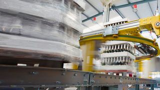 Die Maschine Saturn S8 ist der leistungsfähigste Stretchwickler der Mosca-Tochter Movitec. Auf der Kölner Fachmesse Anuga Foodtec 2024 wird sie zu besichtigen sein. (Bild: Mosca)