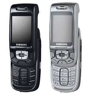 Und hier die dritte Design-Variante: Das Samsung SGH D500 als Slider zum Aufschiben. (Archiv: Vogel Business Media)