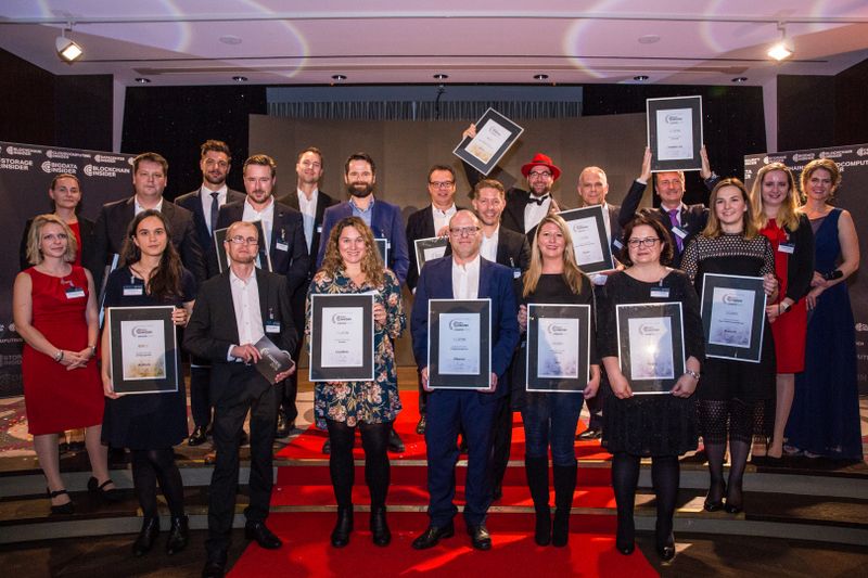 Und das Gruppenbild aller Gewinner aus sechs Kategorien (artful rooms / Vogel IT-Medien GmbH)