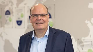 Jens Becker, CFO bei LEVACO Chemicals: „Die Ausbildung ist und bleibt ein sehr guter Berufseinstieg.“ (Bild: TobiasVollmer.de)