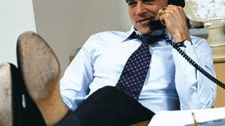 Entspannte Geschäfte: Voraussetzung für den Erfolg von Cross-Selling-Maßnahmen ist, dass der Verkäufer beim Kunden das Image eines Unterstützers und Helfers hat und nicht das eines ausgebufften Vertriebs-Asses. Bild: MM-Archiv (Archiv: Vogel Business Media)