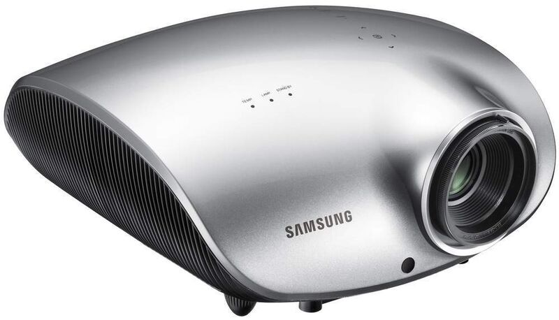 Der Samsung SP-D400S präsentiert sich im Unterschied zu früheren Modellen in Silber statt Schwarz. (Archiv: Vogel Business Media)