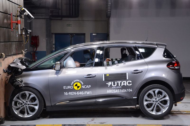 Der Renault Scenic überzeugte die Tester dagegen auch schon mit Basis-Ausstattung vollends. (Euro NCAP)