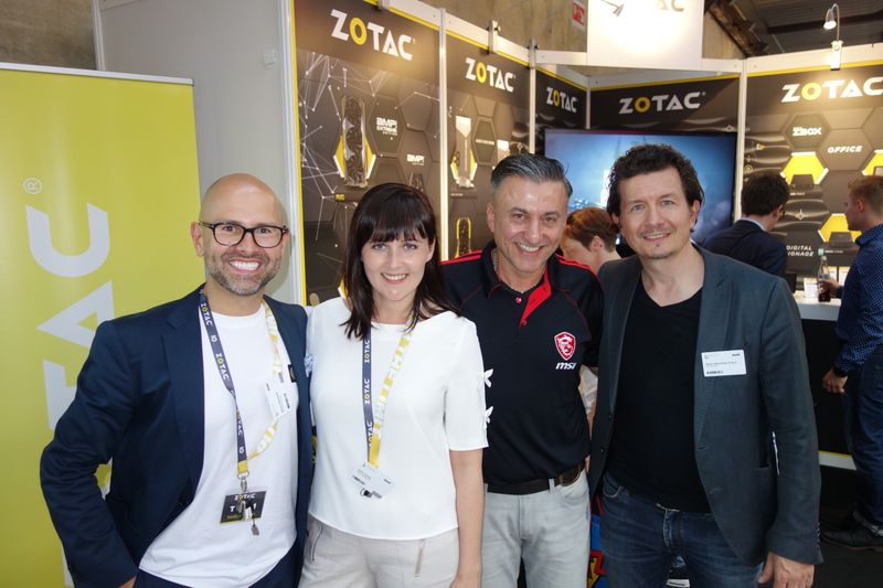 (v. l.) Maciej Wieczorek und Karin Fischer, ZOTAC, mit Dragan Davidovic, MSI, und Martin Maximilian Kotzur, Future-X. (Bild: IT-BUSINESS)
