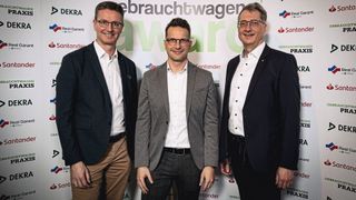 (V. l.) Maik Kynast (Bereichsleiter Vertrieb Mobilität bei Santander), Johannes Höfflin (Head of Sales Germany der Real Garant) und Joachim Heim (Direktor Network Performance bei Dekra Automotive Solutions) sind Juroren und Partner des Gebrauchtwagen Awards. (Bild: Foto: Stefan Bausewein)