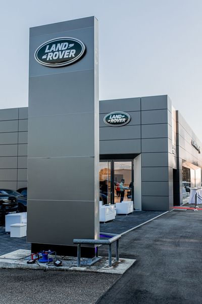 Avalon Premium Cars hat in Heilbronn seinen Land-Rover-Showroom neu eröffnet. (Bild: Jaguar Land Rover)