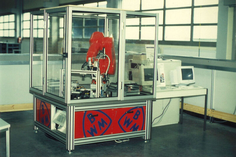 Bereits 1988 begann der Geschäftsbereich Robotics mit der Forschung und Entwicklung sowie dem Vertrieb von Industrierobotern. (Stäubli)