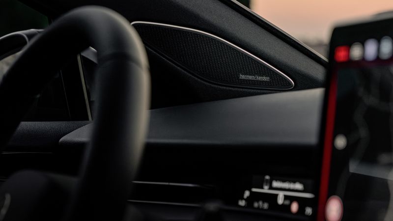 Volkswagen will künftig mit Daten aus realen Szenarien Fahrerassistenzsysteme trainieren.(Bild:  Volkswagen)