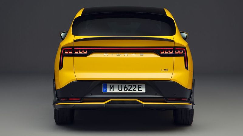 Der U6 trägt ein durchgehendes Leuchtband am Heck. (Bild: Aiways)