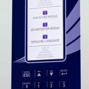 Für besonders kleine Formkabinen, die abgeschottet werden müssen, hat Farragtech ganz neu die Gerätevariante XS entwickelt. Auch diese wird, wie es heißt, zusätzlich mit einer überarbeiteten Version des sogenannten FIT-Controllers ausgestattet. Dieser Regler, der in allen Farragtech-Geräten zum Einsatz kommt, dient zur Steuerung, Überwachung und Vernetzung des MAP, so Farragtech.