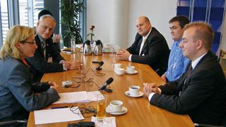 Die Open-Source-Runde (v.r.o.): Alexander Picker (Magirus), Thomas Merz (Atix), Daniel Braunsdorf (Viada), Regina Böckle (IT-BUSINESS) und Rainer Liedtke (Red Hat). (Archiv: Vogel Business Media)