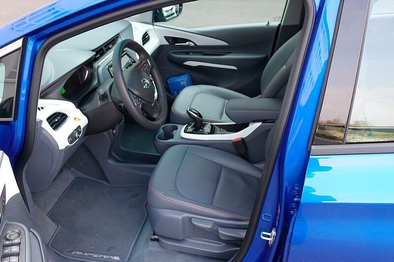 Die Sitze waren beim Testfahrzeug mit Leder bezogen, das sich allerdings reichlich vegan anfühlte. (Jan Rosenow/»kfz-betrieb«)