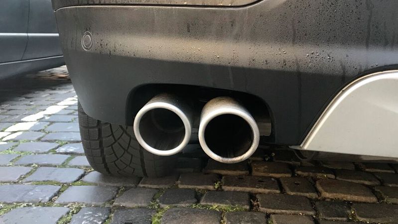 Laut Transport & Environment lag der durchschnittliche CO2-Ausstoß von Neuwagen in Europa im ersten Halbjahr 2020 bei 111 Gramm pro Kilometer. Im Gesamtjahr 2019 waren es noch 122 g/km.(Bild:  Seyerlein/»kfz-betrieb«)