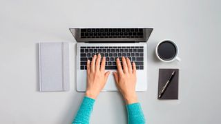 Die PC-Marktzahlen von Gartner umfassen Desktop-PCs, Notebooks und Premium-Ultramobiles, zu denen zum Beispiel Microsofts Surface Pro, Lenovos Yoga Pro oder Apples MacBook Air zählen. (Tierney - stock.adobe.com)