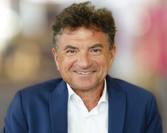 Dr. Ferri Abolhassan ist Vorstandsmitglied der Deutschen Telekom und CEO von T-Systems.(Bild:  Deutsche Telekom AG)