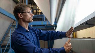 Spinnvliesproduktion bei Freudenberg Performance Materials. (Freudenberg Gruppe)