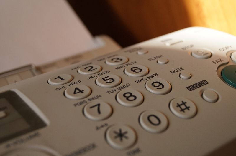 Platz 4: Fax, 62% Trotz eines Rückgangs um 17% im Vergleich zu 2016 gehört das Faxgerät noch immer zu den vier am häufigsten genutzten Kommunikationsmitteln in Unternehmen. (Bild: Pixabay/ampwizard)