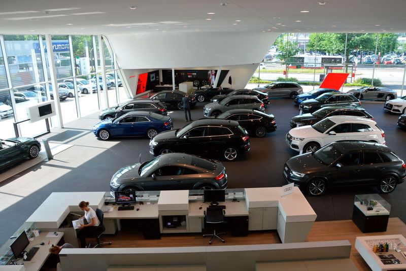 Der Händler verkaufte 2016 mit seinen drei Vertriebsmarken rund 9.500 Neu- und Gebrauchtwagen.  (Achter / »kfz-betrieb«)